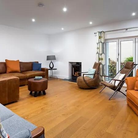 Sleeps 12 With Wifi