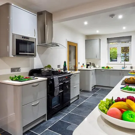 Sleeps 12 With Wifi
